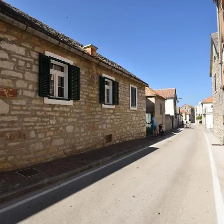 Apartment Sweet Summer 2 *