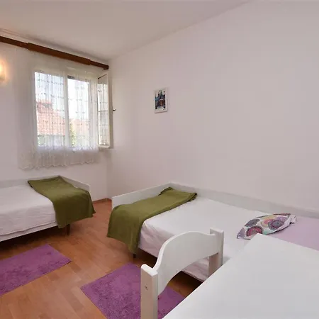Apartment Sweet Summer 2